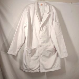 B1 Team By barco - Size 48 - White Lab Coat - Very Good Condition.In pretty goo